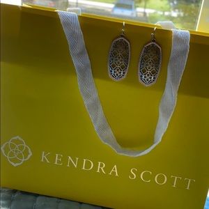 Silver filigree Kendra Scott Elle style earrings